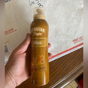 Hawaiian Tropic Island Radiance 6 oz Crème Self Tanner in medium